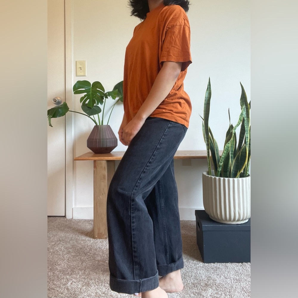 Burnt orange oversized tshirt. Model 5’0”- 110lbs for reference